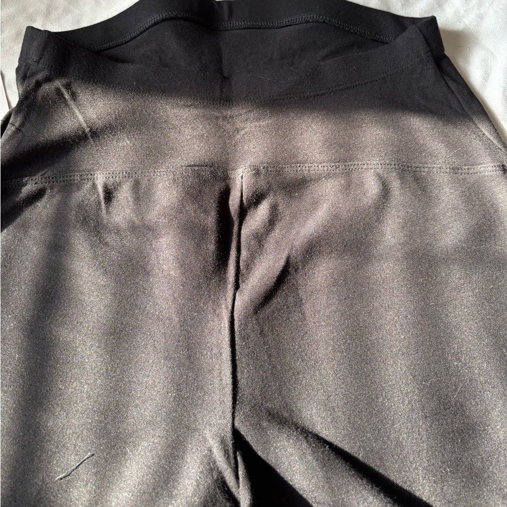 Old Navy Women's Maternity Classic Black Leggings - Picture 3 of 5